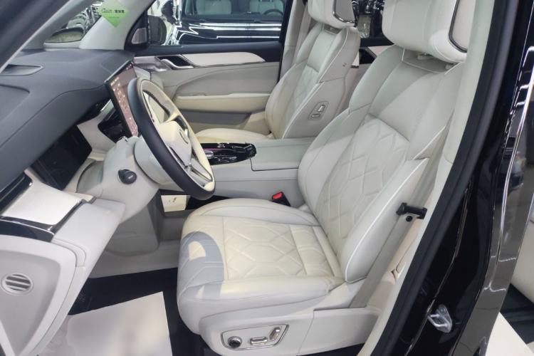 Used Volvo EM90 2025 Ultra Six-Seater Left Front Seat