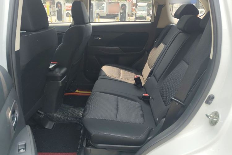 Used Mitsubishi Outlander 2020 2.0L Two-Wheel Drive Comfort Edition 5 Seats Left Rear Seat