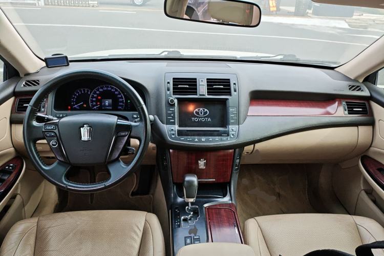 Used Toyota Crown 2010 2.5L Royal Leather Sunroof Edition Center Console