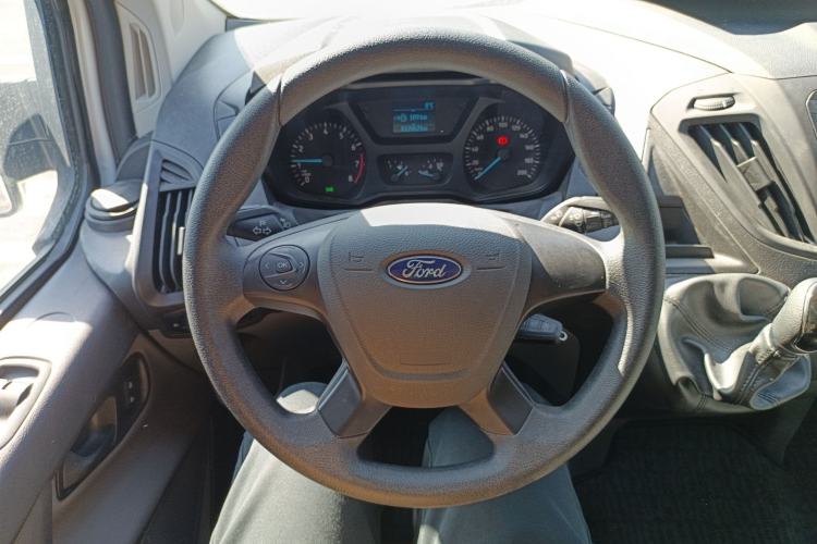 Used Ford Transit 2019 2.0T Gasoline Multi-Purpose Commercial Vehicle Short Wheelbase Low Roof 6-Seater China VI Standard
