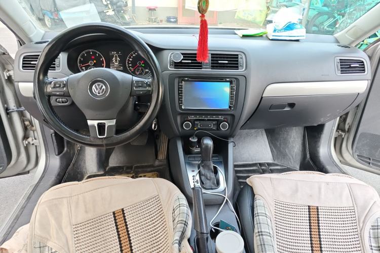 Used Volkswagen Sagitar 2014 Revised Version 1.4TSI Automatic Luxury Edition Center Console