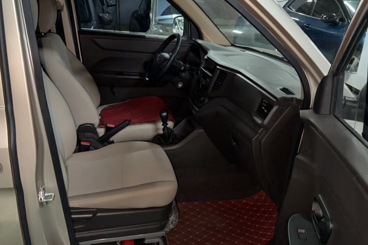 Used Wuling Hongguang V 2022 1.5L Jingqu Version Hydraulic Power Steering LAR Interior 8