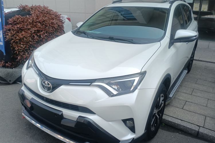 Used Toyota RAV4 2016 2.0L CVT Two-Wheel Drive Fashion Edition China V Standard
