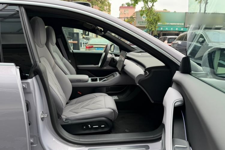 Used Nio ET5T 2025 75 kWh Touring Interior 12