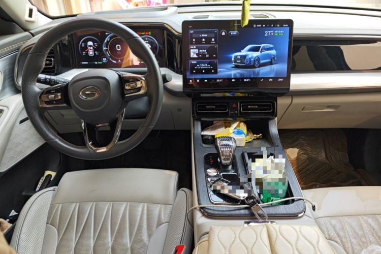 Used GAC Trumpchi GS8 2022 Dual-Engine Series 2.0TM Two-Wheel Drive Prestige Edition (7 Seats) Center Console