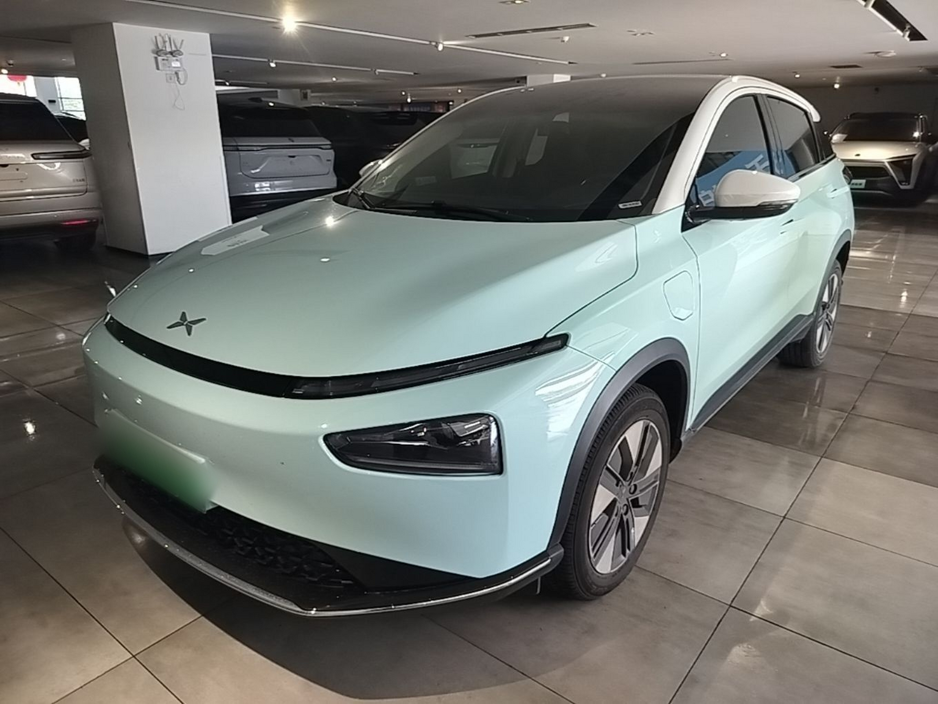 Unter der Vorderseite des Autos