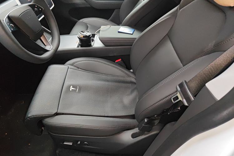 Used Tesla Model Y 2025 Rear-Wheel-Drive Version