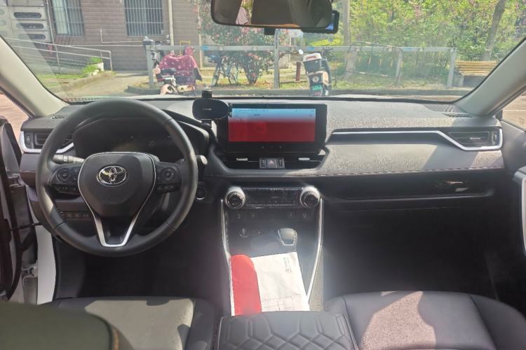 Used Toyota RAV4 2024 2.0L CVT Two-Wheel Drive Fashion Plus Edition Center Console