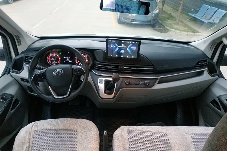 Used SAIC MAXUS Xintu V90 2020 2.0T AMT Yunjie Edition Front-Wheel Drive Rear Single Tire Short Wheelbase Mid-Height 6-Seater
