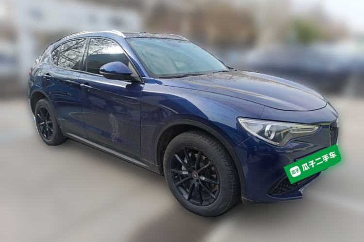 Used Alfa Romeo Stelvio 2017 2.0T 200HP Elite Edition Front Right 45 Deg