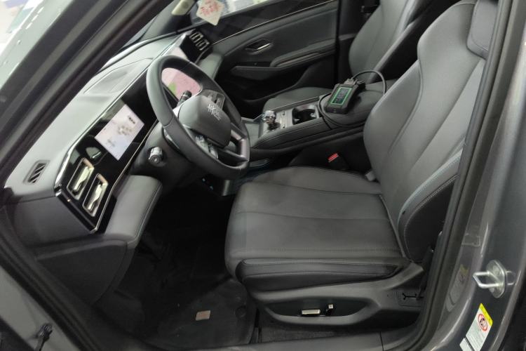 Used BYD Qin L 2025 DM-i Smart Drive 120KM Superior Model Left Front Seat