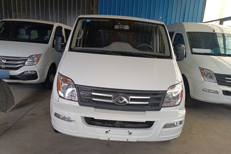 Used SAIC MAXUS Xintu V80 2023 2.0T Manual Classic Aoyuntong Short Wheelbase Ultra-Low Roof 5/6-Seater
