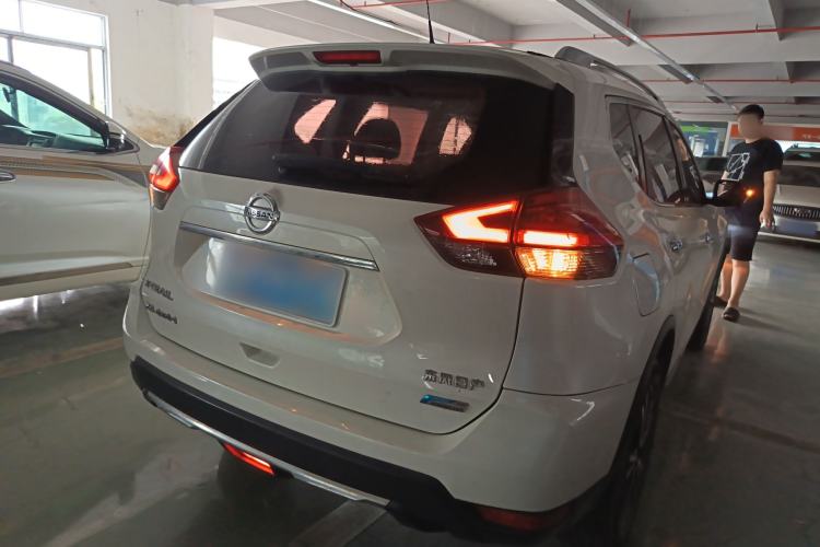 Used Nissan X-Trail 2017 2.5L CVT Leading Edition 4WD Rear Right 45 Deg