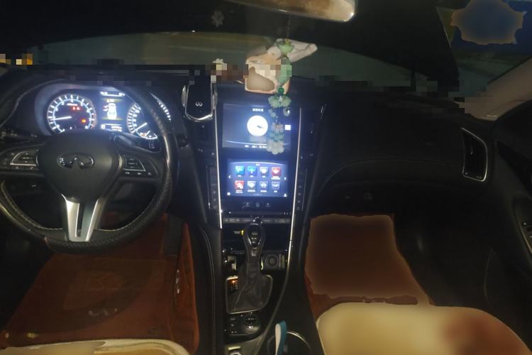 Used Infiniti Q50L 2018 2.0T Comfort Edition China V Standard Center Console