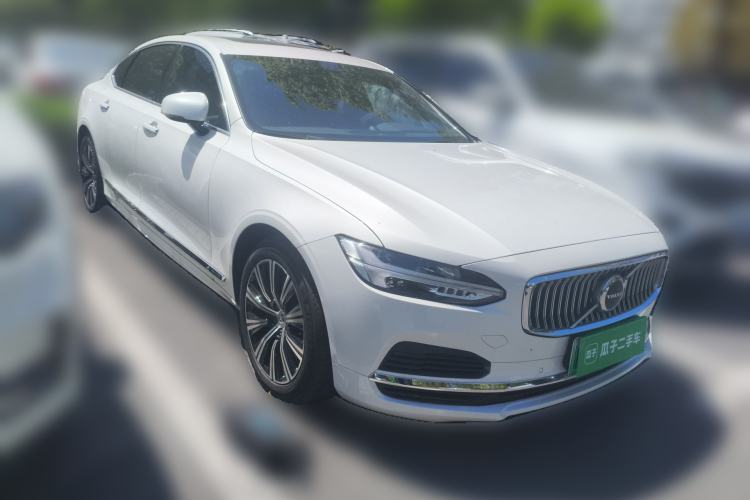 Used Volvo S90 New Energy 2021 T8 eDrive Hybrid Zhiyi Luxury Edition Front Right 45 Deg