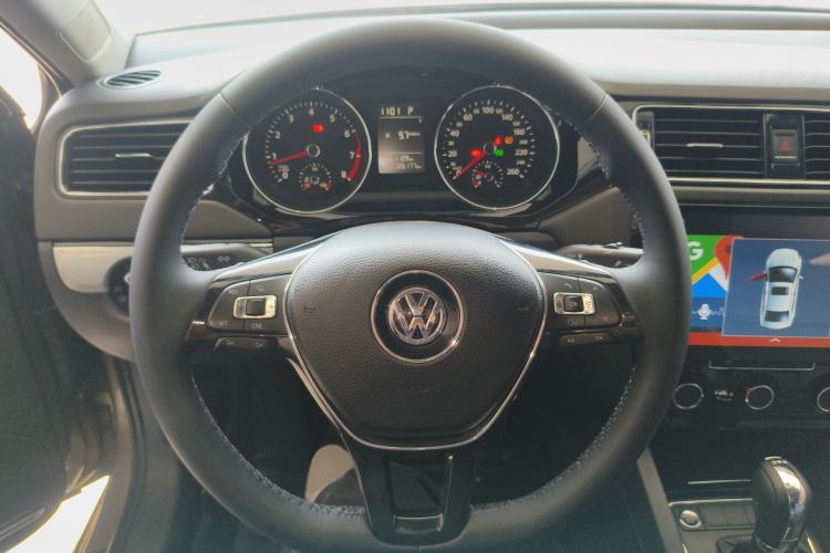 Used Volkswagen Sagitar 2017 230TSI Automatic Comfort Version Steering Wheel