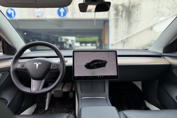 Used Tesla Model 3 2022 Rear-Wheel-Drive Version Interior 1