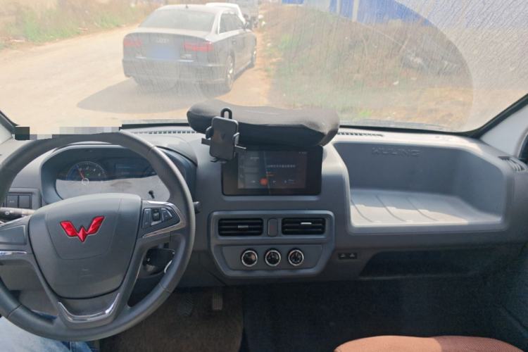 Used Wuling Yangguang 2024 300km Comfort Version with Sealed Windows 60kW
