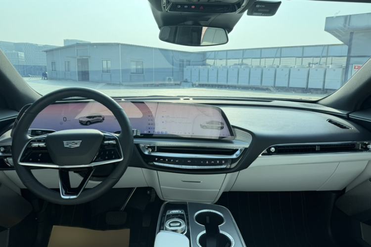 Used Cadillac LYRIQ 2024 Rear-Drive Standard Range Luxury Edition
