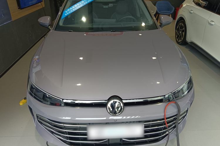 Used Volkswagen Passat 2025 Pro 380TSI Dragon Supreme Edition Front