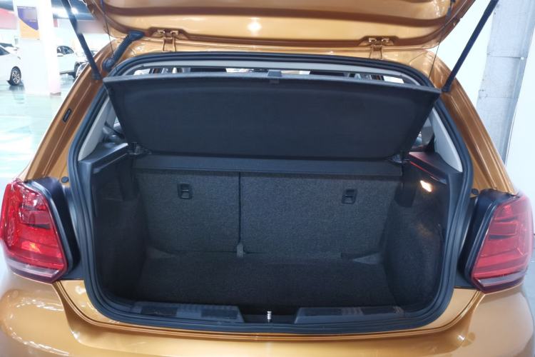 Used Volkswagen Polo 2016 1.6L Cross Polo Automatic Trunk