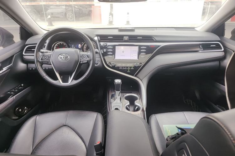 Used Toyota Camry 2018 2.0G Luxury Edition Center Console