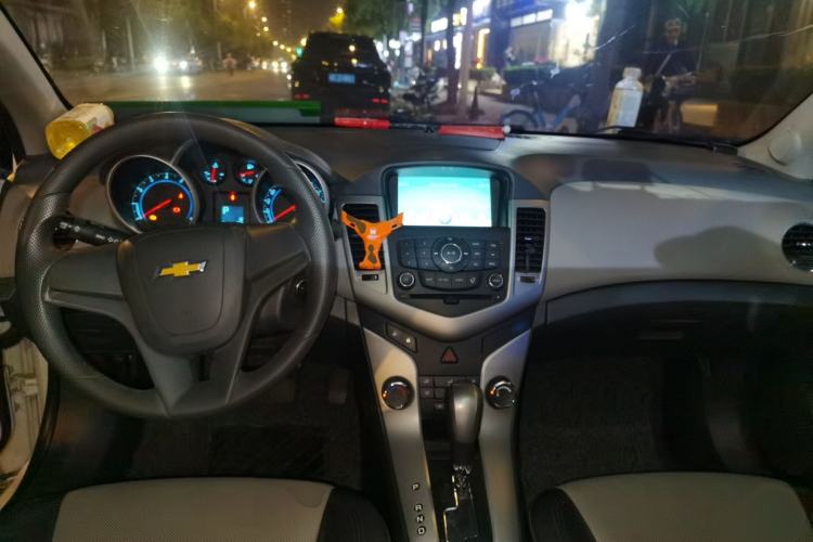 Used Chevrolet Cruze 2013 1.6L SL Grand Edition Automatic Center Console