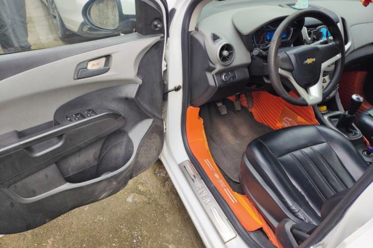 Used Chevrolet Aveo Sonic 2014 Sedan 1.4SL MT Comfort Edition Driver Seat