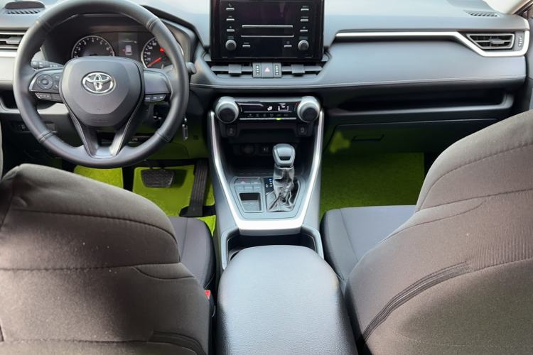 Used Toyota Wildlander 2022 Updated Version 2.0L CVT Two-Wheel Drive Leading Edition Interior 3