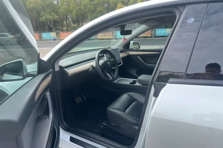 Used Tesla Model Y 2021 Long-Range All-Wheel-Drive Version