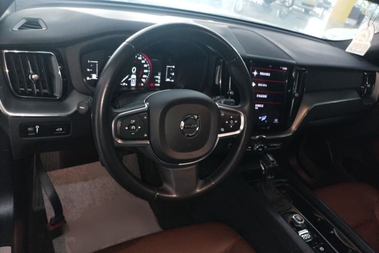 Used Volvo XC60 2021 T5 4x4 Smart Luxury Edition