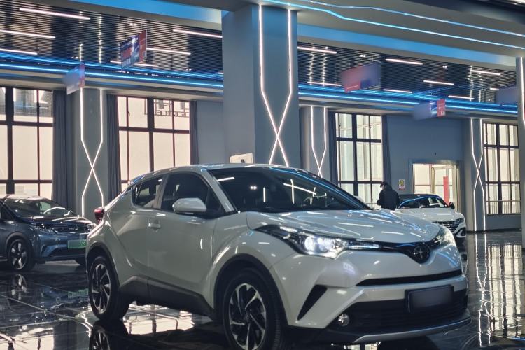 Used Toyota IZOA 2018 2.0L Yichi Edition China V Standard