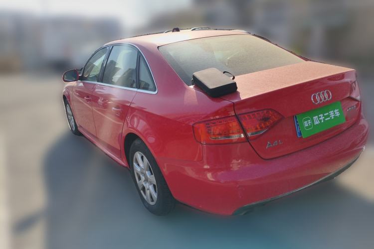 Used Audi A4L 2012 2.0 TFSI automatic standard version
