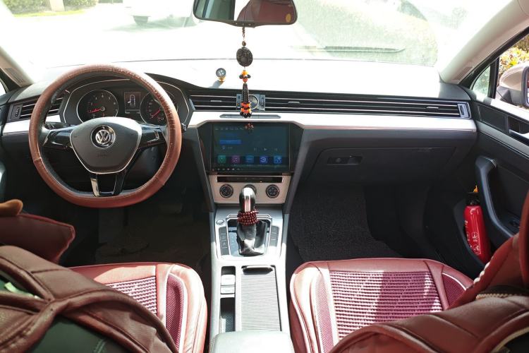 Used Volkswagen Magotan 2017 280TSI DSG Comfort Model Center Console