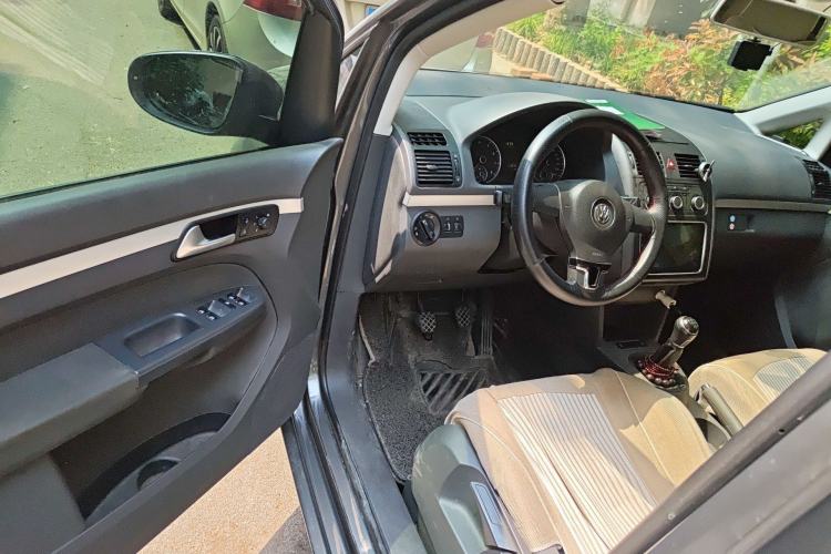 Used Volkswagen Touran 2013 1.4T Manual Fashion Edition 5 Seats Driver Seat