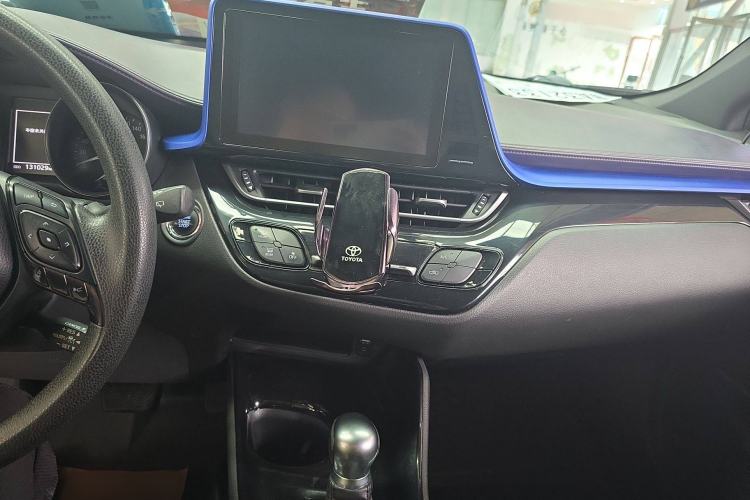 Used Toyota C-HR 2018 2.0L Leading with Sunroof China VI Standard
