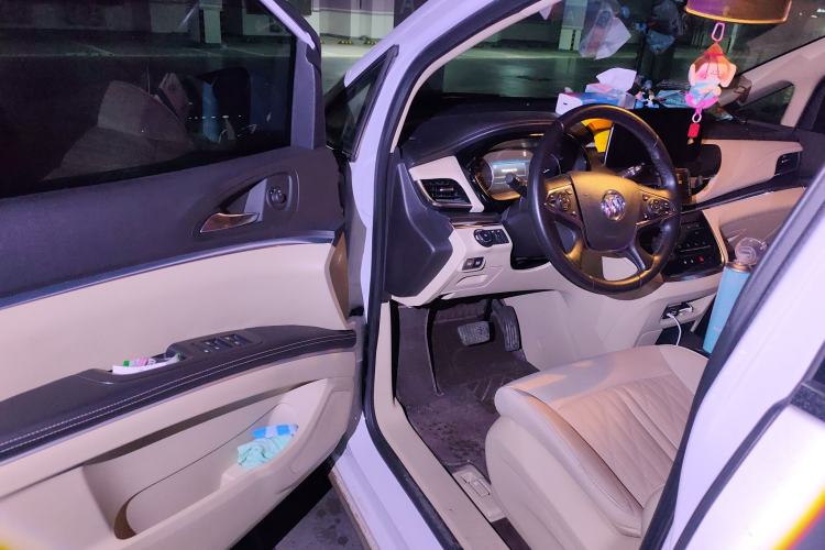 Used Buick GL8 2023 Facelifted Land Cruiser Executive Luxury Version