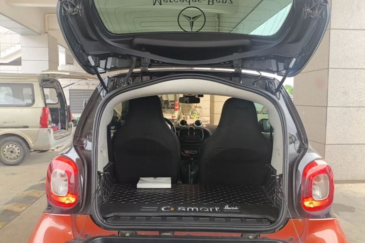 Used smart fortwo 2015 1.0L 52 kW hardtop Dynamic version
