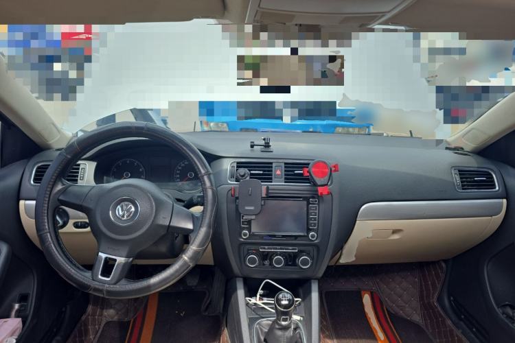 Used Volkswagen Sagitar 2014 Revised Version 1.6L Manual Comfort Edition Center Console