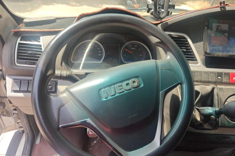 Used Iveco Power Daily 2017 2.5T Deluxe A37 High-Roof 6-7 Seater Bus 47Z5