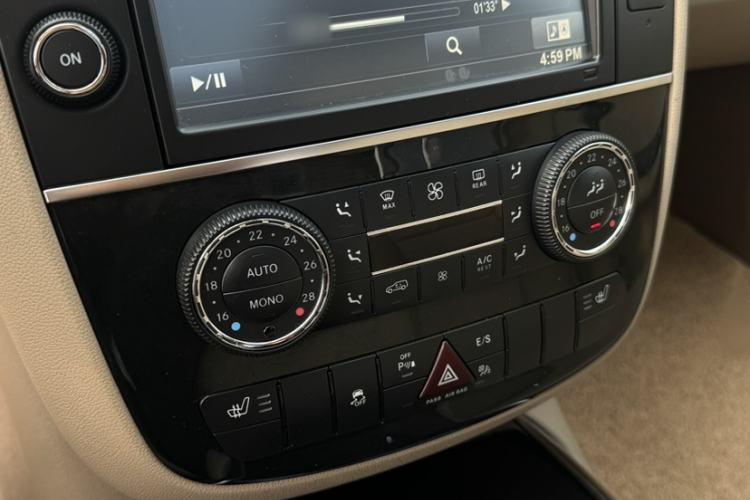 Used Mercedes-Benz R-Class 2017 R 320 4MATIC Business Edition Prestige Model Interior 9