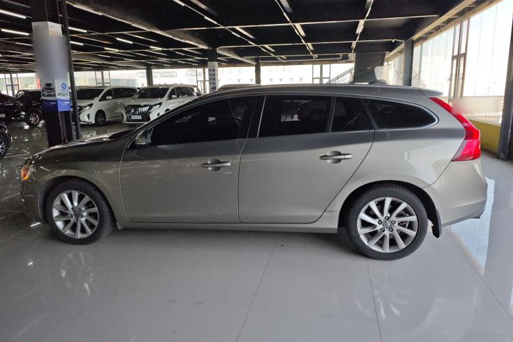 Used Volvo V60 2014 T5 Zhiyi Edition