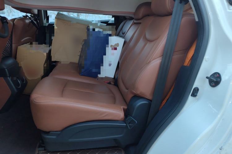 Used Luxgen Great 7 SUV 2012 Limited-Edition Sharp Edition 2.2T Four-Wheel-Drive Flagship Model Left Rear Seat