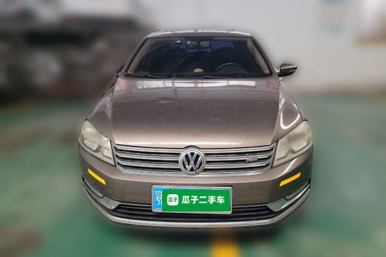 Used Volkswagen Magotan 2012 Revised Version 2.0 TSI Luxury Edition Front