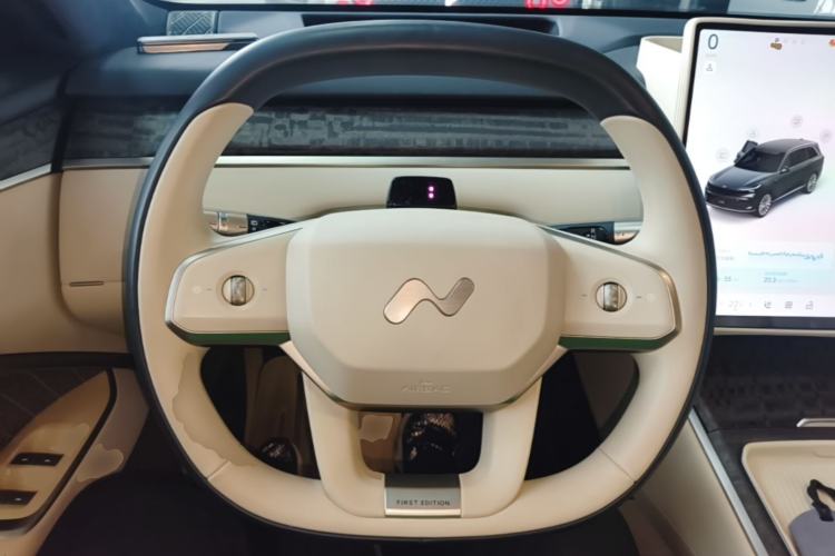 Used ONVO Luxeed L90 2025 Model—Ultra Six-Seater Version
