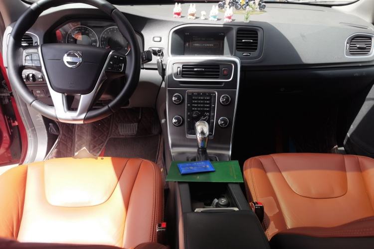 Used Volvo S60 2013 T5 Zhiya Edition Center Console