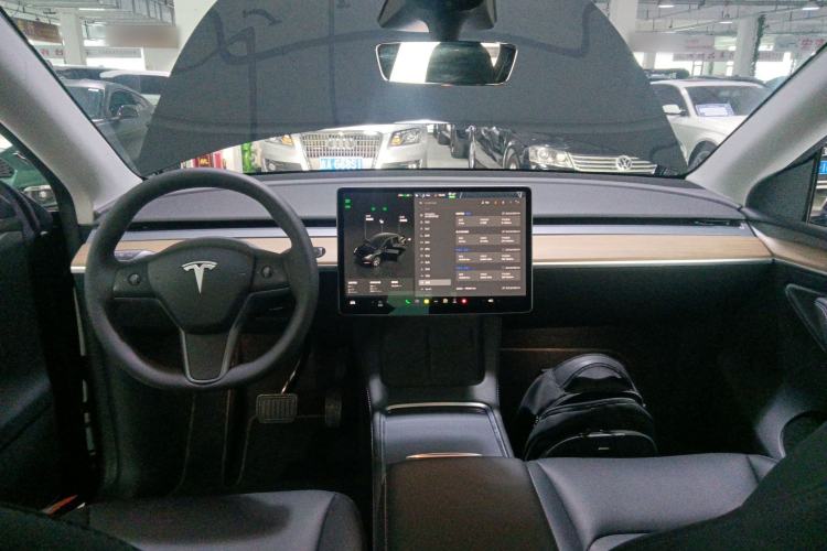 Used Tesla Model Y 2022 Long-Range All-Wheel-Drive Version
