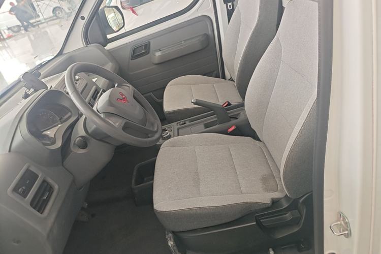 Used Wuling Yangguang 2024 300km Range Practical Window-Sealed Version 60kW Left Front Seat