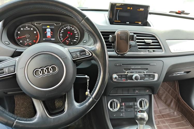 Used Audi Q3 2015 35 TFSI quattro Technology Edition Center Console