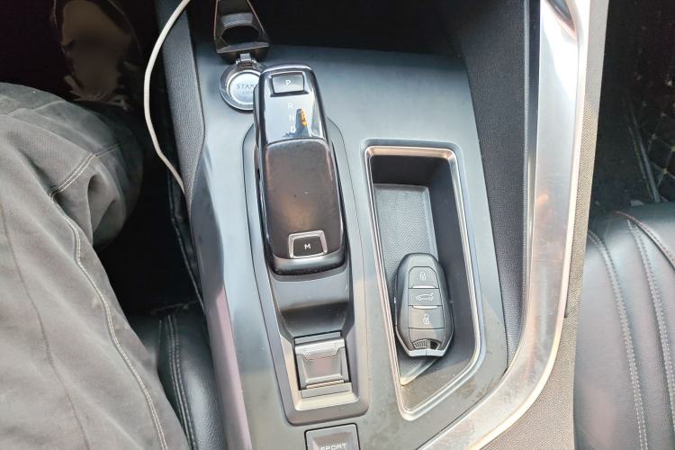 Used Peugeot 5008 2017 380THP 7-Seater Boundary-Free Edition Gear Lever